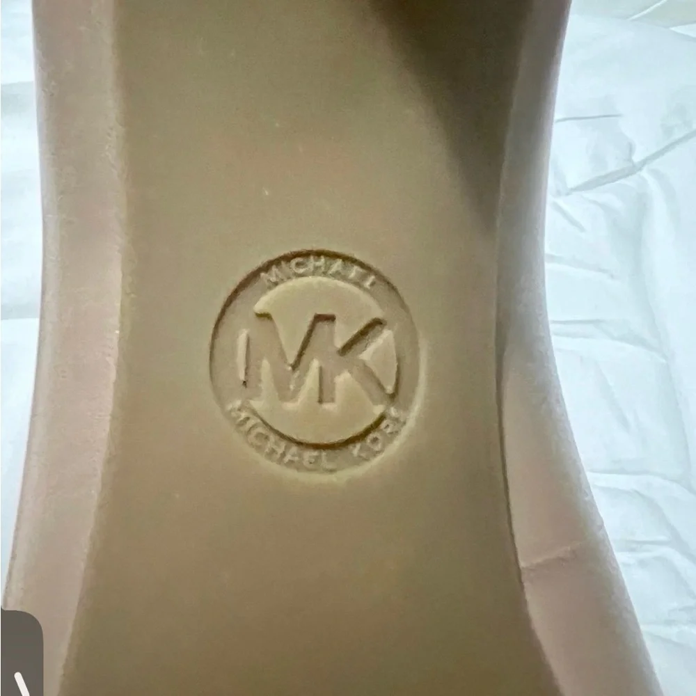 NEW Women’s Michael Kors Dorothy Flex Leather Pumps - Khaki